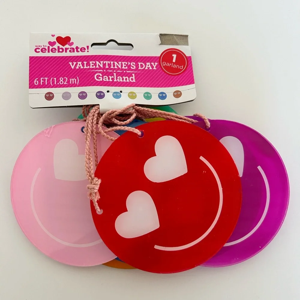 Valentine's Day Smiley Face Garland by Celebrate It NWT